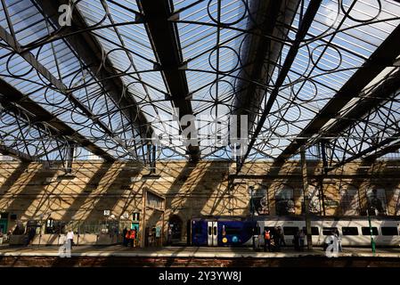 Das Dach des Zugsschuppens am Bahnhof Citadel Carlisle (2015 renoviert). Stockfoto