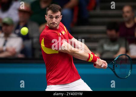 Valencia, Spanien. September 2024. VALENCIA, SPANIEN – 15. SEPTEMBER: Pedro Martinez (Spanien) kehrt in der Gruppenphase 2024 des Davis Cup gegen Alexei Popyrin (Australien) einen Ball zurück, der am 15. September 2024 in Valencia (Spanien) im Pabellon Fuente de San Luis (Spanien) stattfindet. (Foto von Francisco Macia/Photo Players Images/Magara Press) Credit: Magara Press SL/Alamy Live News Stockfoto