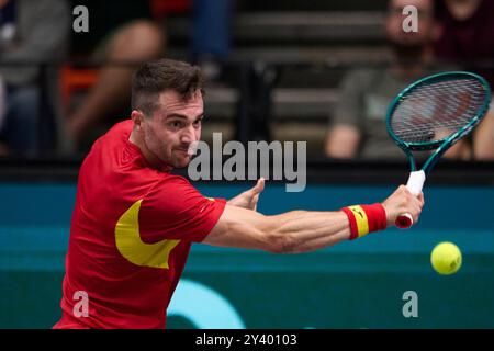 Valencia, Spanien. September 2024. VALENCIA, SPANIEN – 15. SEPTEMBER: Pedro Martinez (Spanien) kehrt in der Gruppenphase 2024 des Davis Cup gegen Alexei Popyrin (Australien) einen Ball zurück, der am 15. September 2024 in Valencia (Spanien) im Pabellon Fuente de San Luis (Spanien) stattfindet. (Foto von Francisco Macia/Photo Players Images/Magara Press) Credit: Magara Press SL/Alamy Live News Stockfoto