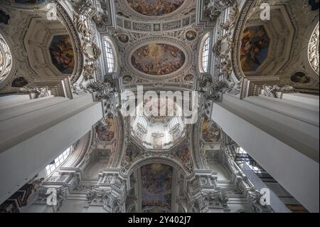 Barocker Stuck und Deckenfresko aus dem 17. Jahrhundert, Passauer Dom, Passau, Niederbayern, Bayern, Deutschland, Europa Stockfoto