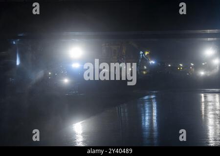 Aus noch unbekannter Ursache brach in den frühen Morgenstunden ein Abschnitt der Carola-Brücke ein. Auf einer Länge von etwa 100 Metern ist die se Stockfoto