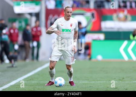 Augsburg, Deutschland. September 2024. Fußball 1. Bundesliga 1. Spieltag FC Augsburg - FC St. Pauli am 15.09.2024 in der WWK Arena in Augsburg Kristijan Jakic ( Augsburg ) DFL-Vorschriften verbieten jede Verwendung von Fotografien als Bildsequenzen und/oder Quasi-Video. Foto: Revierfoto Credit: ddp Media GmbH/Alamy Live News Stockfoto