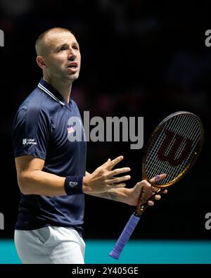 AO Arena, Manchester, Großbritannien. September 2024. Davis Cup Finals, Gruppenphase, Gruppe D Tag 6; Daniel Evans aus Großbritannien reagiert, nachdem er während seines Spiels gegen Denis Shapovalov aus Kanada einen Punkt gewonnen hat Credit: Action Plus Sports/Alamy Live News Stockfoto