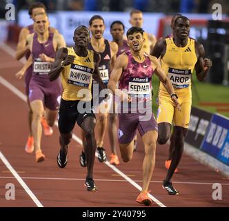 Emmanuel Wanyonyi aus Kenia und Djamel Sedjati aus Algerien traten in den 800-m-Rennen der Männer beim Leichtathletikfinale der Memorial Van Damme Diamond League an Stockfoto