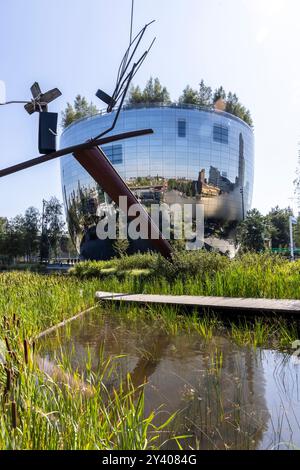 Rotterdam, Niederlande – 28. August 2024: Depot Boijmans Van Beuningen. Es ist das weltweit erste öffentlich zugängliche Kunstspeicher Stockfoto