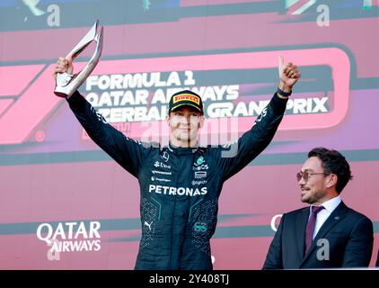 Baku, Aserbaidschan. September 2024. RUSSELL George (gbr), Mercedes AMG F1 Team W15, Porträt-Podium-Trophäe während des Formel-1-Grand Prix 2024 von Aserbaidschan, 17. Runde der Formel-1-Weltmeisterschaft 2024 vom 13. Bis 15. September 2024 auf dem Baku City Circuit, in Baku, Aserbaidschan - Foto DPPI Credit: DPPI Media/Alamy Live News Credit: DPPI Media/Alamy Live News Stockfoto