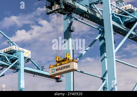 Rotterdam, Niederlande - 29. August 2024 : Containerschiff im Euromax-Terminal im Hafen von Rotterdam, Niederlande. Stockfoto