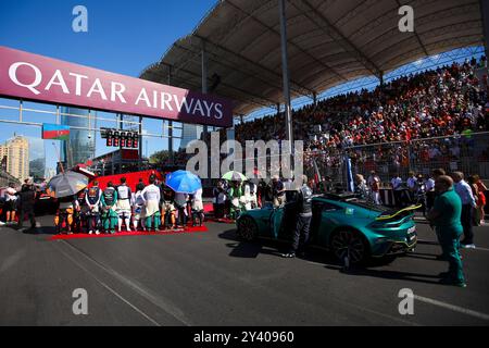 Baku, Aserbaidschan. September 2024. Hymnen-Gitterzeremonie während des Formel-1-Grand Prix 2024 von Aserbaidschan, 17. Runde der Formel-1-Weltmeisterschaft 2024 vom 13. Bis 15. September 2024 auf dem Baku City Circuit in Baku, Aserbaidschan - Foto Eric Alonso/DPPI Credit: DPPI Media/Alamy Live News Credit: DPPI Media/Alamy Live News Credit: DPPI Media/Alamy Live News Stockfoto