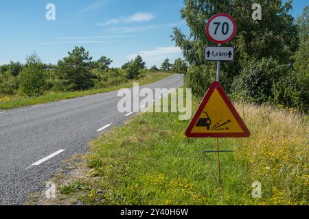 Straße quer durch das Land, Insel Saaremaa, Estland Stockfoto