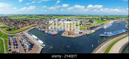 Luftpanorama aus der historischen Stadt Oudeschild auf der Insel Texel in den Niederlanden Stockfoto