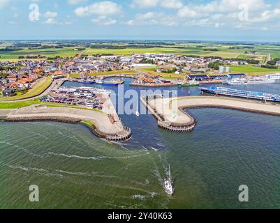 Aus der Vogelperspektive der historischen Stadt Oudeschild auf der Insel Texel in den Niederlanden Stockfoto