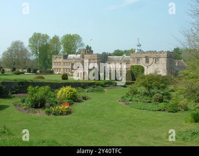 Forde Abbey ein mittelalterliches Zisterzienserkloster aus dem 12. Jahrhundert, heute eine Privatresidenz mit der ursprünglichen Küche, den Refektorien und dem Kapitelhaus. Surrou Stockfoto