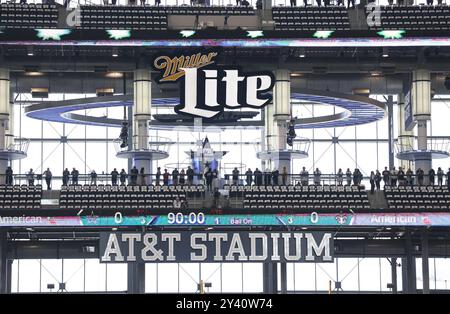 Irving, Usa. September 2024. Das Innere des AT&T Stadions vor dem Beginn eines National Football League-Wettbewerbs am Sonntag, den 15. September 2024 in Irving, Texas. (Foto: Peter G. Forest/SIPA USA) Credit: SIPA USA/Alamy Live News Stockfoto