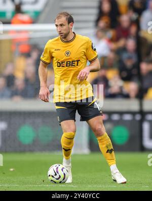 Craig Dawson von Wolverhampton Wanderers in Aktion während des Premier League Spiels Wolverhampton Wanderers gegen Newcastle United in Molineux, Wolverhampton, Vereinigtes Königreich, 15. September 2024 (Foto: Alfie Cosgrove/News Images) Stockfoto