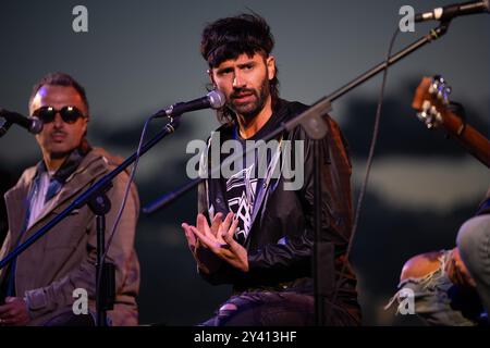 Acciaroli, Italien. September 2024. Aimone Romizi tritt live im Viviamcilento 2024 auf. (Foto: Andrea Gulí/SOPA Images/SIPA USA) Credit: SIPA USA/Alamy Live News Stockfoto