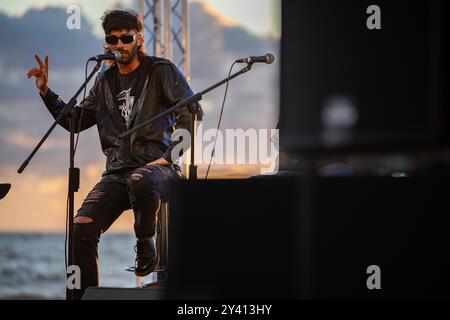 Acciaroli, Italien. September 2024. Aimone Romizi tritt live im Viviamcilento 2024 auf. (Foto: Andrea Gulí/SOPA Images/SIPA USA) Credit: SIPA USA/Alamy Live News Stockfoto