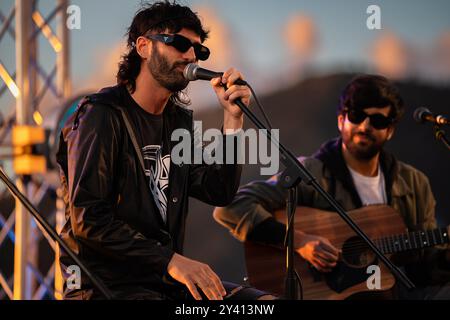 Acciaroli, Italien. September 2024. Aimone Romizi tritt live im Viviamcilento 2024 auf. (Foto: Andrea Gulí/SOPA Images/SIPA USA) Credit: SIPA USA/Alamy Live News Stockfoto