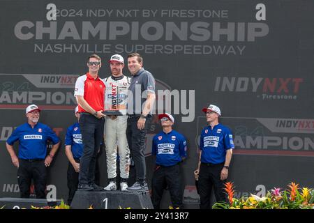 Libanon, TN, USA. September 2024. INDY NXT by Firestone Series LOUIS FOSTER (26) aus Odiham, England feiert den Sieg für den Big Machine Music City Grand Prix, der von Gainbridge auf dem Nashville Superspeedway in Libanon, TN, präsentiert wird. (Kreditbild: © Walter G. Arce Sr./ASP via ZUMA Press Wire) NUR REDAKTIONELLE VERWENDUNG! Nicht für kommerzielle ZWECKE! Quelle: ZUMA Press, Inc./Alamy Live News Stockfoto