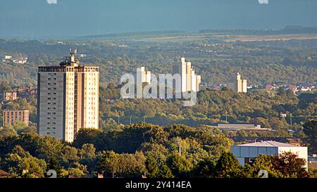 Glasgow, Schottland, Großbritannien. 15. September 2024. Wetter in Großbritannien: Sonniges Wetter kehrt über den Süden der Stadt und die Parks zurück, darunter der pollok Park mit seiner burrell Kollektion, und verspricht noch mehr auf Sie warten. Credit Gerard Ferry/Alamy Live News Stockfoto