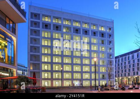 Entworfen von Yi Architects und 2011 eröffnet, hat sich die Stadtbibliothek Stuttgart schnell zu einem der beliebtesten Wahrzeichen der Stadt entwickelt. Ganz einfach Stockfoto