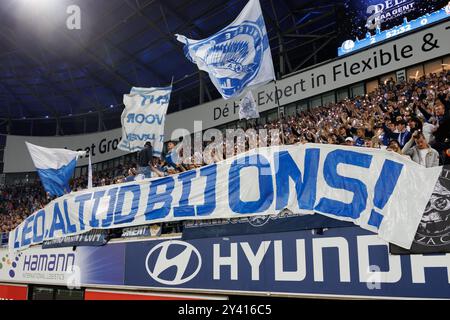 Gent, Belgien. September 2024. Gents Fans mit Banner, die während eines Fußballspiels zwischen KAA Gent und KV Mechelen in Gent am siebten Tag der Saison 2024-2025 der ersten Liga der Jupiler Pro League der belgischen Meisterschaft am Sonntag, den 15. September 2024, abgebildet wurden. BELGA FOTO KURT DESPLENTER Credit: Belga Nachrichtenagentur/Alamy Live News Stockfoto
