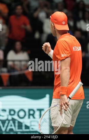 Bologna, Italien. September 2024. Tallon Griekspoor während des Davis Cup Finals 2024 Gruppenspiel zwischen Flavio Cobolli (Italien) und Tallon Griekspoor (Niederlande) in der Unipol Arena, Bologna, Italien - 15. September 2024. Sport - Tennis. (Foto: Massimo Paolone/LaPresse) Credit: LaPresse/Alamy Live News Stockfoto