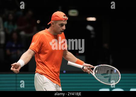 Bologna, Italien. September 2024. Tallon Griekspoor während des Davis Cup Finals 2024 Gruppenspiel zwischen Flavio Cobolli (Italien) und Tallon Griekspoor (Niederlande) in der Unipol Arena, Bologna, Italien - 15. September 2024. Sport - Tennis. (Foto: Massimo Paolone/LaPresse) Credit: LaPresse/Alamy Live News Stockfoto