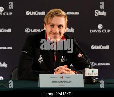 AO Arena, Manchester, Großbritannien. September 2024. Davis Cup Finals, Gruppenphase, Gruppe D Tag 6; Denis Shapovalov aus Kanada spricht mit der Presse, nachdem Kanada sich für das Davis Cup Finals in Malaga qualifiziert hat. Credit: Action Plus Sports/Alamy Live News Stockfoto