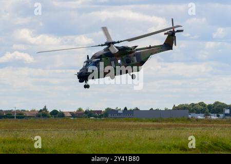 NH-90 Hubschrauber auf der Air Legend Air Show 2024 in Melun, Frankreich Stockfoto