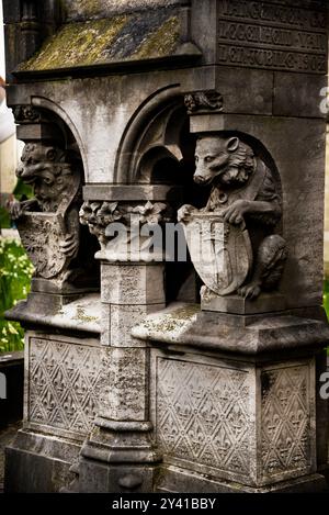 Steindenkmal der Kirche unserer Lieben Frau in Brügge, Belgien. Stockfoto