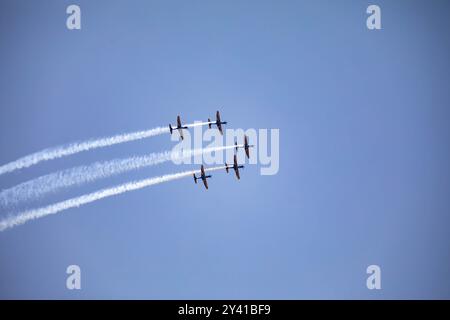 Traditionelles brasilianisches Rauchgeschwader, bestehend aus 3 Super Tucano A-29 Turboprop-Flugzeugen Stockfoto