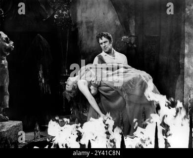 Elizabeth Shepherd, Vincent Price, am Set des Films „das Grab von Ligeia“, Anglo-Amalgamated Productions (UK), Warner Pathe (UK), American International Pictures (USA), 1964 Stockfoto