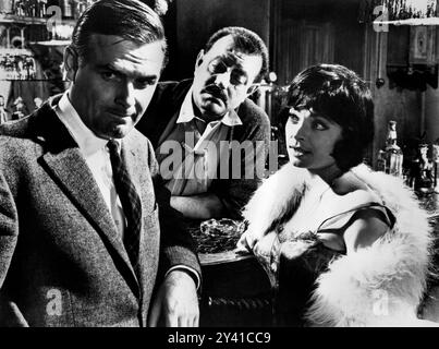 Joachim Fuchsberger, Rudolf Fenner, Anneli Sauli, am Set des westdeutschen Films „Dead Eyes of London“, deutscher Originaltitel: „Die toten Augen von London“, alias „Dark Eyes of London“, Prisma (West Germany), Exportfilm Bischoff & Co. (Worldwide), Magna Pictures Corporation (USA 1965), 1961 Stockfoto