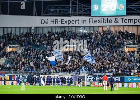 Gent, Belgien. September 2024. KAA Gent Spieler und Fans feiern nach dem Sieg eines Fußballspiels zwischen KAA Gent und KV Mechelen in Gent am siebten Tag der Saison 2024-2025 der ersten Liga der „Jupiler Pro League“ der belgischen Meisterschaft, Sonntag, den 15. September 2024. BELGA FOTO TOM GOYVAERTS Credit: Belga Nachrichtenagentur/Alamy Live News Stockfoto