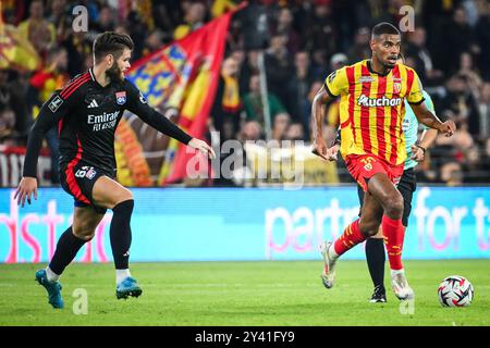 Linse, Frankreich. September 2024. Duje CALETA-CAR aus Lyon und Andy DIOUF aus Lens während des Ligue 1-Spiels zwischen RC Lens und Olympique Lyonnais (OL) im Bollaert-Delelis Stadium am 15. September 2024 in Lens, Frankreich. (Kreditbild: © Matthieu Mirville/ZUMA Press Wire) NUR REDAKTIONELLE VERWENDUNG! Nicht für kommerzielle ZWECKE! Stockfoto