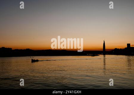 Sonnenaufgang am Fluss Bou Regreg, Rabat, Marokko, Nordafrika Stockfoto