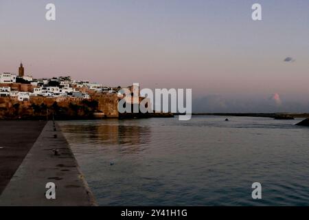 Sonnenaufgang am Fluss Bou Regreg, Rabat, Marokko, Nordafrika Stockfoto