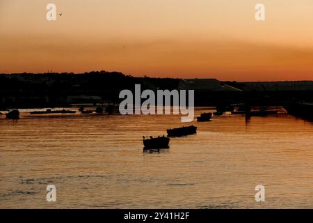 Sonnenaufgang am Fluss Bou Regreg, Rabat, Marokko, Nordafrika Stockfoto