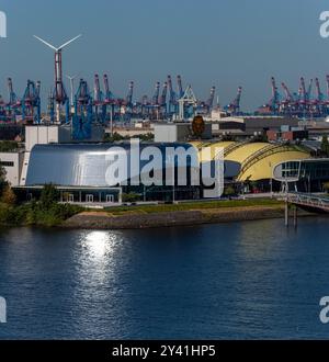 HAMBURG, DEUTSCHLAND - 12. AUGUST 2024: Hamburger Hafentheater und Elbtheater Stockfoto