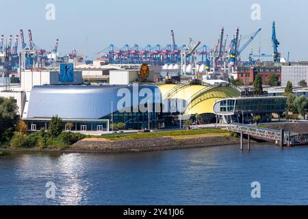 HAMBURG, DEUTSCHLAND - 12. AUGUST 2024: Hamburger Hafentheater und Elbtheater Stockfoto