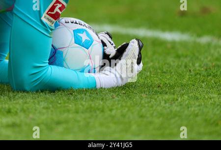 Augsburg, Deutschland. September 2024. Symbol im Spiel FC AUGSBURG - FC ST. PAULI 3-1 am 15. September 2024 in Augsburg. Saison 2024/2025, 1.Bundesliga, FCA, Spieltag 3, 3.Spieltag Fotograf: ddp Images/STAR-Images - DFL-VORSCHRIFTEN VERBIETEN JEDE VERWENDUNG VON FOTOS als BILDSEQUENZEN und/oder QUASI-VIDEO - Credit: ddp Media GmbH/Alamy Live News Stockfoto