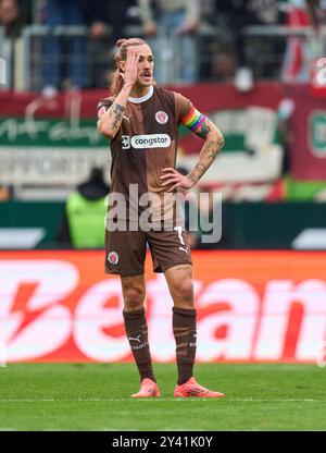 Augsburg, Deutschland. September 2024. Jackson Irvine, Pauli 7 im Spiel FC AUGSBURG - FC ST. PAULI 3-1 am 15. September 2024 in Augsburg. Saison 2024/2025, 1.Bundesliga, FCA, Spieltag 3, 3.Spieltag Fotograf: ddp Images/STAR-Images - DFL-VORSCHRIFTEN VERBIETEN JEDE VERWENDUNG VON FOTOS als BILDSEQUENZEN und/oder QUASI-VIDEO - Credit: ddp Media GmbH/Alamy Live News Stockfoto