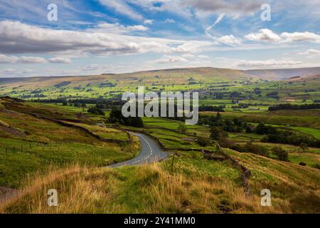 Hawes, Dodd Fell, Wether Fell und Widdale von der Cliff Gate Road oberhalb von Simonstone. Blick auf die Pennines vom Abbotside Common nach Süden Stockfoto