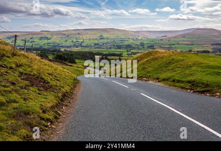 Hawes, Dodd Fell, Wether Fell und Widdale von der Cliff Gate Road oberhalb von Simonstone. Blick auf die Pennines vom Abbotside Common nach Süden Stockfoto