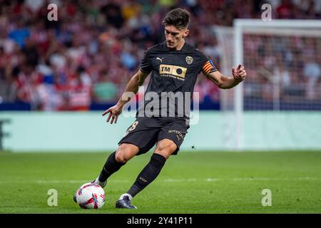 Madrid, Madrid, Spanien. September 2024. Jose Luis Garcia Vaya (Pepelu) von Valencia CF in Aktion mit dem Ball während des Fußballspiels La Liga EA Sports 2024/25 zwischen Atletico Madrid und Valencia CF im Estadio Civitas Metropolitano am 15. September 2024 in Madrid, Spanien. (Kreditbild: © Alberto Gardin/ZUMA Press Wire) NUR REDAKTIONELLE VERWENDUNG! Nicht für kommerzielle ZWECKE! Quelle: ZUMA Press, Inc./Alamy Live News Stockfoto