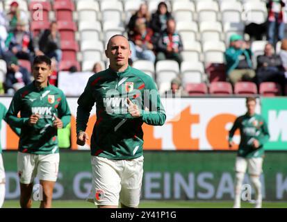Augsburg, Deutschland. September 2024. Augsburg, Deutschland 15. September 2024: Fussball, Herren, Saison 2024/2025, FC Augsburg - FC.St.Pauli, Bundesliga, WWK Arena Marius Wolf (FC Augsburg) beim Aufwärmen DFL/DFB-Vorschriften verbieten jede Verwendung von Fotografien als Bildsequenzen und/oder Quasi-Video Credit: dpa/Alamy Live News Stockfoto