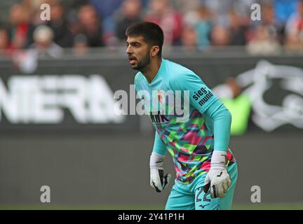 Augsburg, Deutschland. September 2024. Augsburg, Deutschland 15. September 2024: Fussball, Herren, Saison 2024/2025, FC Augsburg - FC.St.Pauli, Bundesliga, WWK Arena Nediljko Labrovic (FC Augsburg) Kopf, Oberkörper, stehend, seitlich DFL/DFB-Vorschriften verbieten jede Verwendung von Fotografien als Bildsequenzen und/oder Quasi-Video Stockfoto