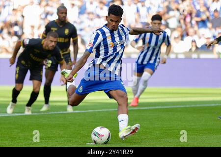 Porto, Portugal. September 2024. Wenderson Galeno vom FC Porto wurde während des Liga Portugal Betclic-Spiels zwischen dem FC Porto und dem SC Farense in Estadio do Dragao gespielt. Endpunktzahl : FC Porto 2: 1 SC Farense (Foto: Diogo Baptista/SOPA Images/SIPA USA) Credit: SIPA USA/Alamy Live News Stockfoto