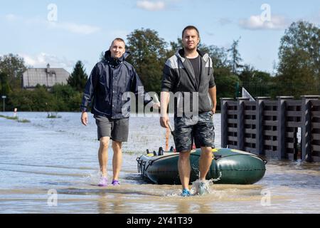 Ostrava, Tschechische Republik. September 2024. Ostrava Koblov überflutete am 15. September 2024 bei starken Regenfällen in Ostrava (Tschechische Republik) die oder. Quelle: Petr Sznapka/CTK Photo/Alamy Live News Stockfoto