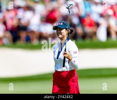 Gainesville, Va, USA. September 2024. ROSE ZHANG feiert ihren Sieg in den Einzelspielen am dritten Tag des Solheim Cup 2024. (Kreditbild: © Robert Blakley/ZUMA Press Wire) NUR REDAKTIONELLE VERWENDUNG! Nicht für kommerzielle ZWECKE! Stockfoto